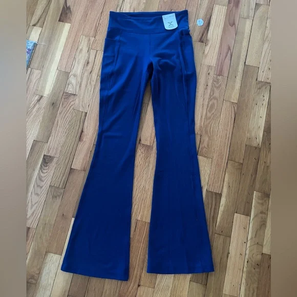 Xersion High Rise Fitted Flare Leggings - Picture 2 of 6